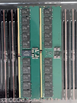 Zásobování DRAM a NAND Flash se ztenčuje: Hromadné hromadění zásob obchodníků, ceny pamětí DDR vstoupily do vzestupného cyklu